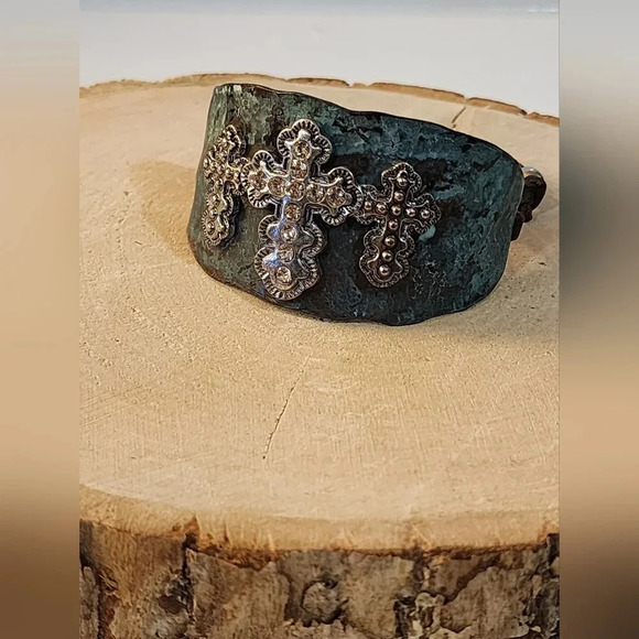 Turquoise distressed cuff bracelet with 3 crosses with rhinestones - Picture 1 of 4